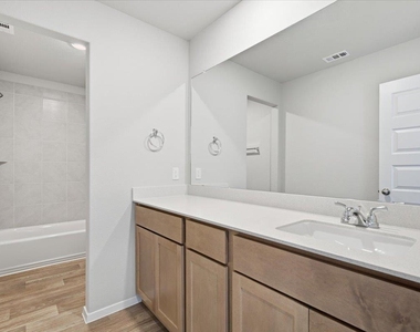 2714 Foss Rd - Photo Thumbnail 26