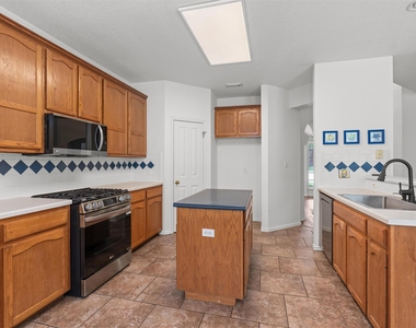 104 Whitechapel Ct - Photo Thumbnail 8