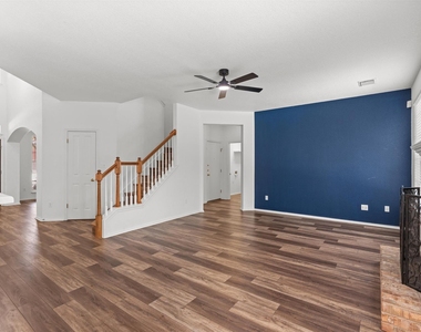 104 Whitechapel Ct - Photo Thumbnail 6