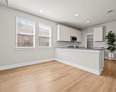 1516 William Bee Dr - Photo Thumbnail 13