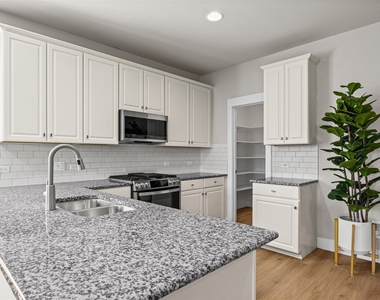 1516 William Bee Dr - Photo Thumbnail 11