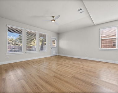 1516 William Bee Dr - Photo Thumbnail 15