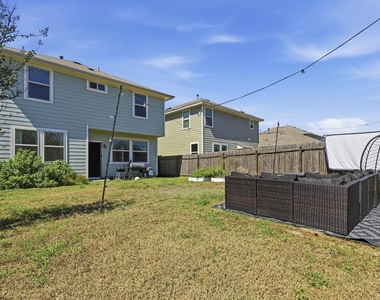 528 Twisted Oaks Ln - Photo Thumbnail 25