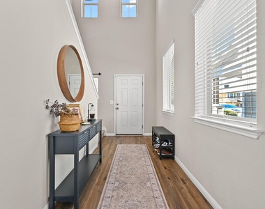 528 Twisted Oaks Ln - Photo Thumbnail 6
