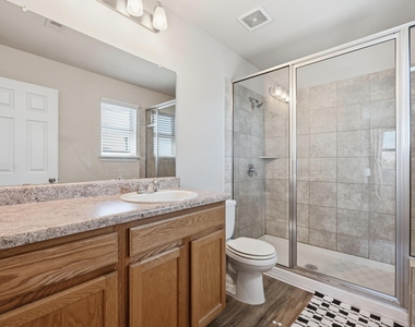 528 Twisted Oaks Ln - Photo Thumbnail 17