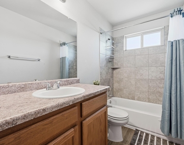 528 Twisted Oaks Ln - Photo Thumbnail 21