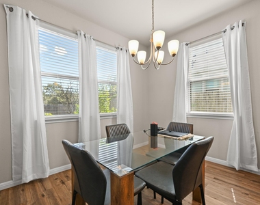 528 Twisted Oaks Ln - Photo Thumbnail 13