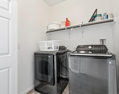 528 Twisted Oaks Ln - Photo Thumbnail 22