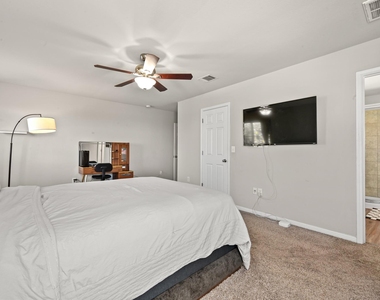 528 Twisted Oaks Ln - Photo Thumbnail 16