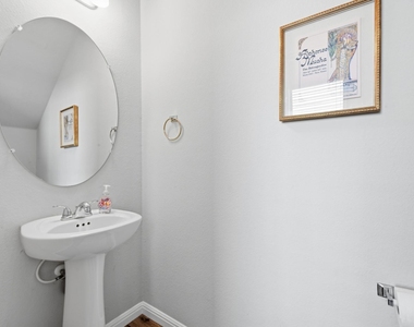 528 Twisted Oaks Ln - Photo Thumbnail 14