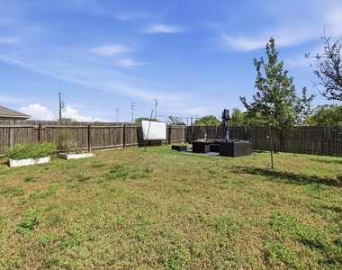 528 Twisted Oaks Ln - Photo Thumbnail 24