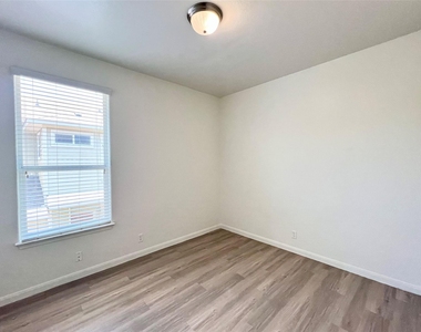 2406 Allred Dr - Photo Thumbnail 9