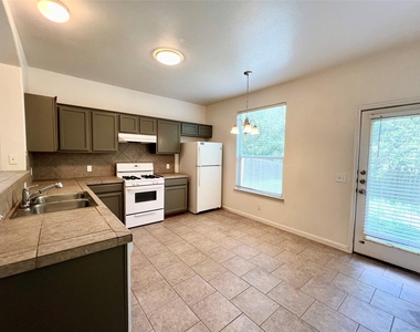 2406 Allred Dr - Photo Thumbnail 3
