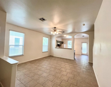 2406 Allred Dr - Photo Thumbnail 5