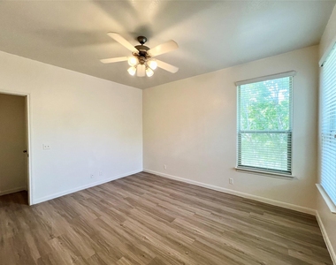 2406 Allred Dr - Photo Thumbnail 11