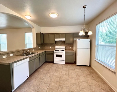 2406 Allred Dr - Photo Thumbnail 4