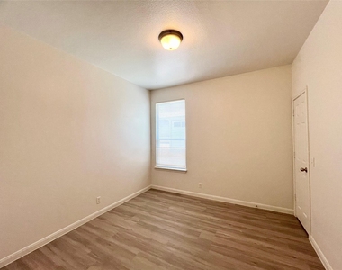 2406 Allred Dr - Photo Thumbnail 10