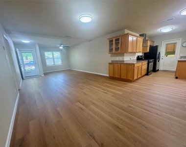 2512 Baxter Dr - Photo Thumbnail 4