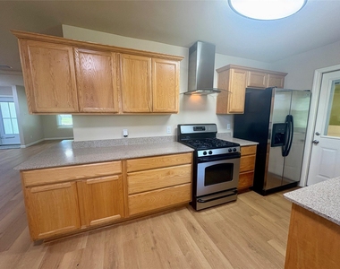 2512 Baxter Dr - Photo Thumbnail 6