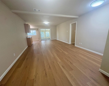 2512 Baxter Dr - Photo Thumbnail 2