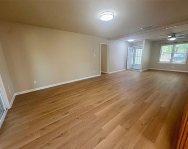 2512 Baxter Dr - Photo Thumbnail 10