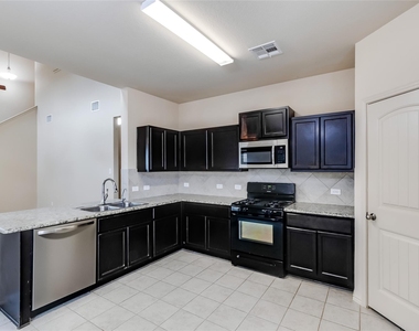 125 Wedgewood Way - Photo Thumbnail 10