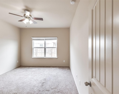 125 Wedgewood Way - Photo Thumbnail 14