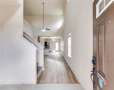 125 Wedgewood Way - Photo Thumbnail 3