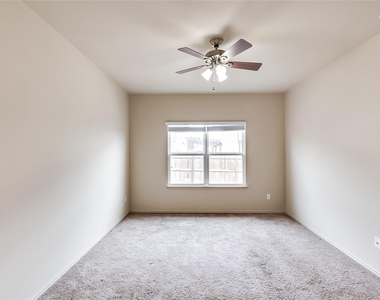 125 Wedgewood Way - Photo Thumbnail 16