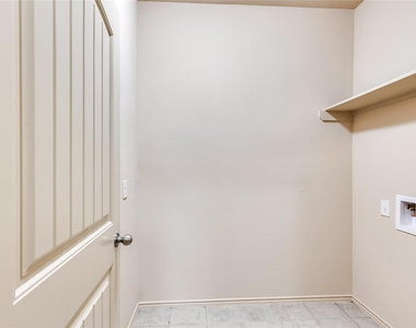 125 Wedgewood Way - Photo Thumbnail 24