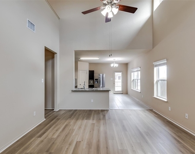 125 Wedgewood Way - Photo Thumbnail 5
