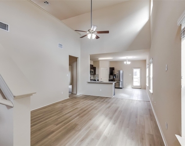 125 Wedgewood Way - Photo Thumbnail 4