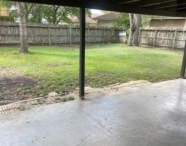 806 Merritt Dr - Photo Thumbnail 9