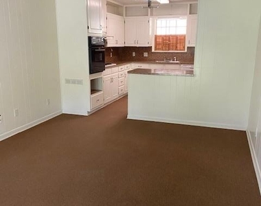 806 Merritt Dr - Photo Thumbnail 5