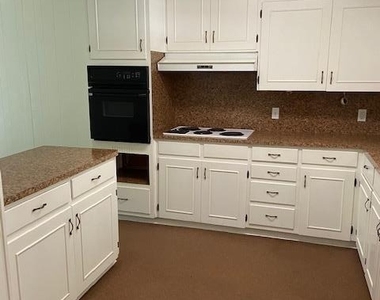 806 Merritt Dr - Photo Thumbnail 4