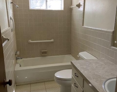 806 Merritt Dr - Photo Thumbnail 8
