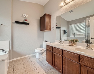 11017 Short Springs Dr - Photo Thumbnail 9