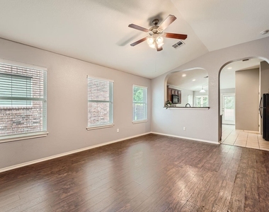 11017 Short Springs Dr - Photo Thumbnail 4