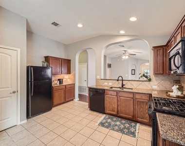 11017 Short Springs Dr - Photo Thumbnail 5