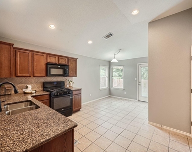 11017 Short Springs Dr - Photo Thumbnail 6