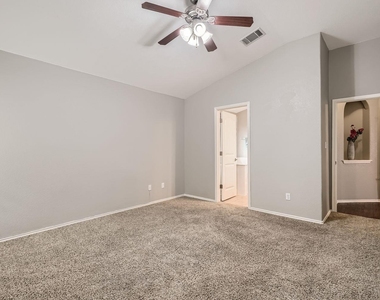 11017 Short Springs Dr - Photo Thumbnail 8