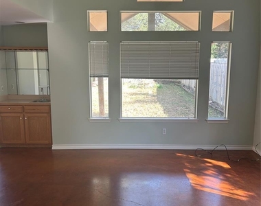 29 Wood Glen Dr - Photo Thumbnail 3