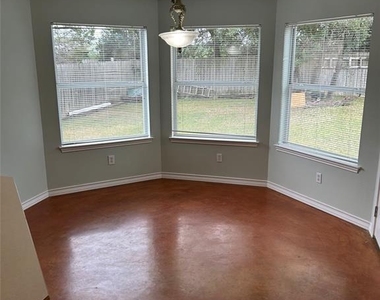 29 Wood Glen Dr - Photo Thumbnail 4