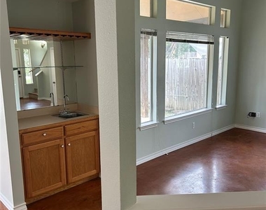 29 Wood Glen Dr - Photo Thumbnail 7
