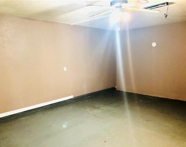 2305 S Crossing Dr - Photo Thumbnail 15