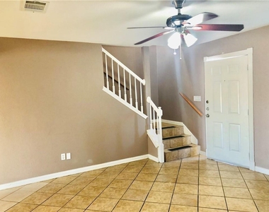 2305 S Crossing Dr - Photo Thumbnail 3
