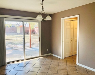 2305 S Crossing Dr - Photo Thumbnail 6