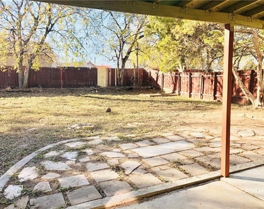2305 S Crossing Dr - Photo Thumbnail 20
