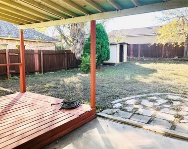 2305 S Crossing Dr - Photo Thumbnail 19