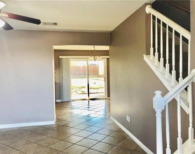 2305 S Crossing Dr - Photo Thumbnail 1